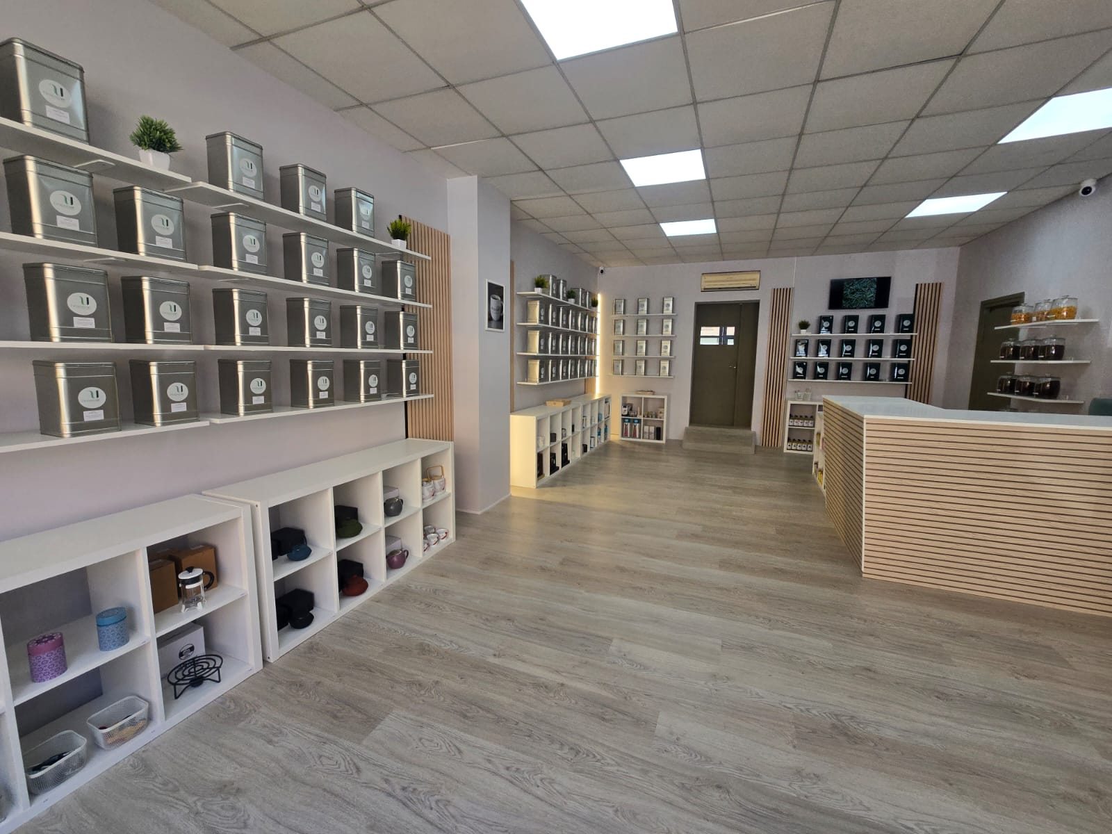 Interior de nuestra tienda de tés e infusiones en Sils